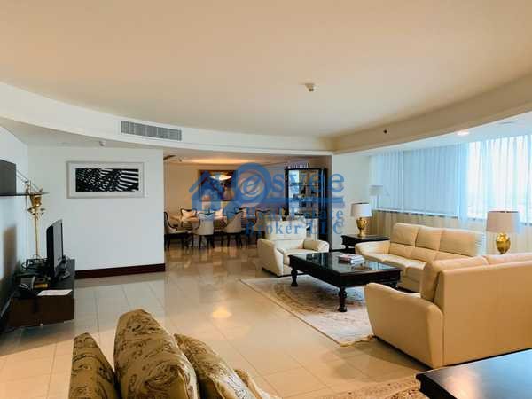 {i.property_images.first.image.alt}}