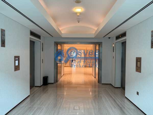 {i.property_images.first.image.alt}}