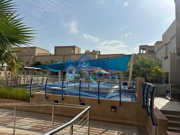 {i.property_images.first.image.alt}}