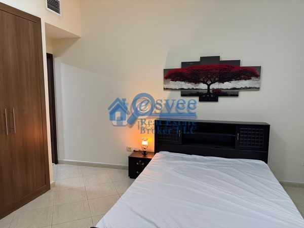 {i.property_images.first.image.alt}}