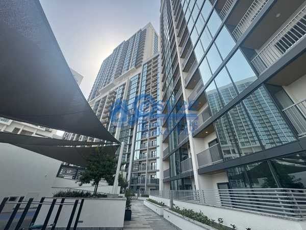 {i.property_images.first.image.alt}}