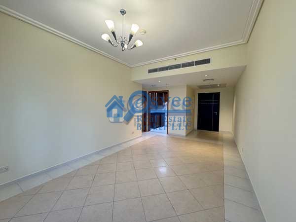 {i.property_images.first.image.alt}}