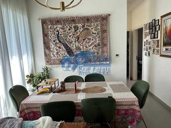 {i.property_images.first.image.alt}}