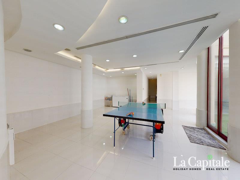 WELL-MAINTAINED | NEXT TO LAKE | LUXURIOUS VILLA