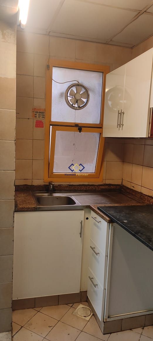 {i.property_images.first.image.alt}}