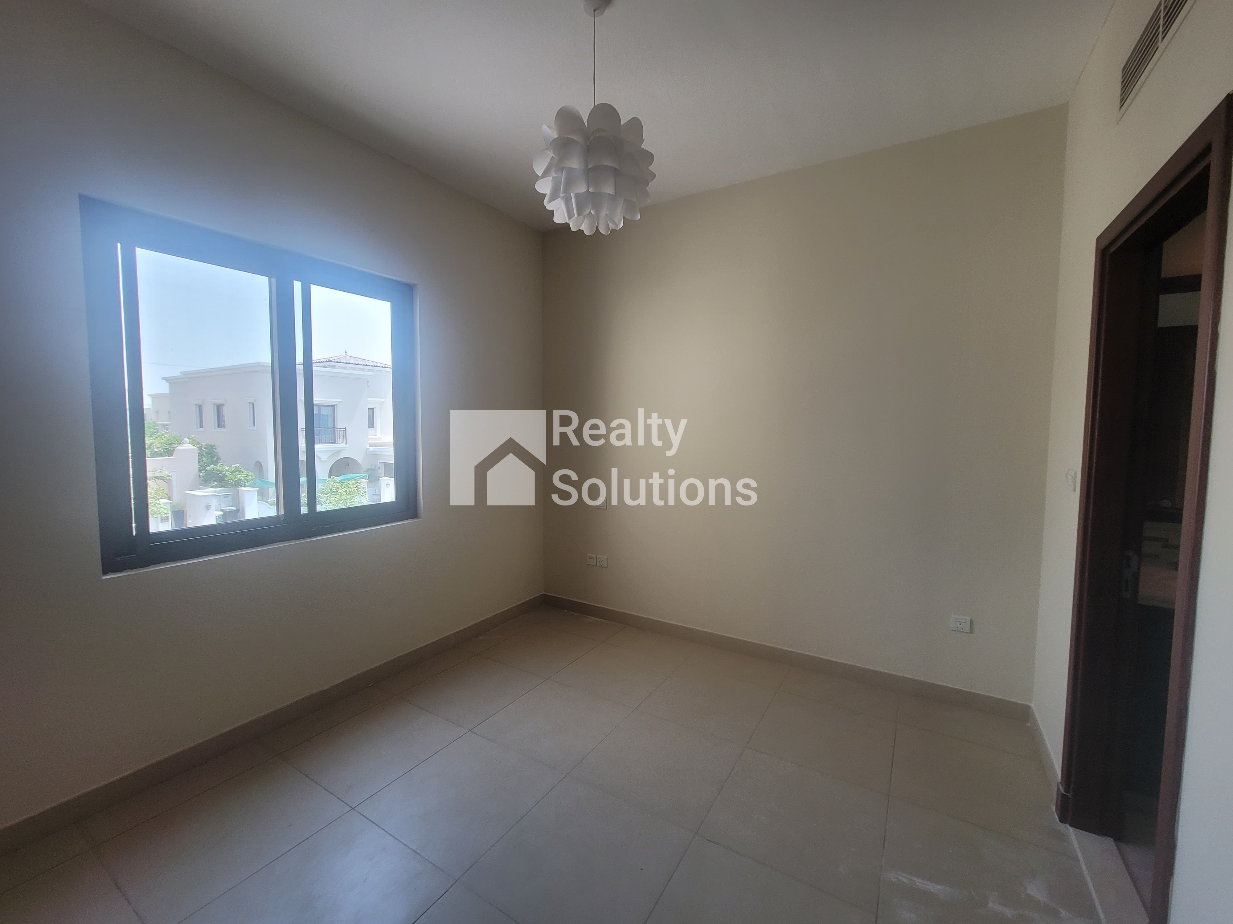 Spacious 3BR Townhouse | Private Garden | Huge Balcony