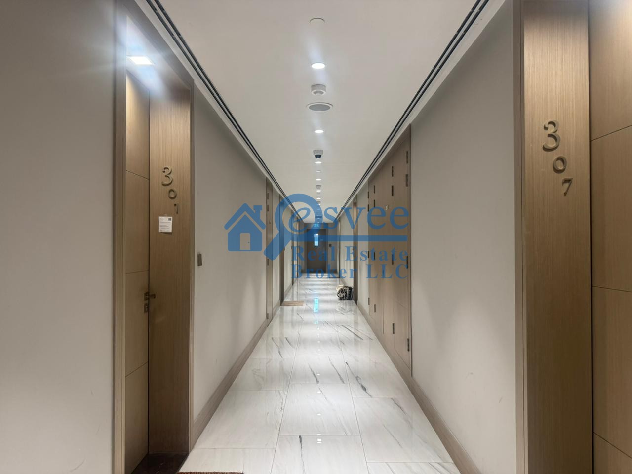 {i.property_images.first.image.alt}}