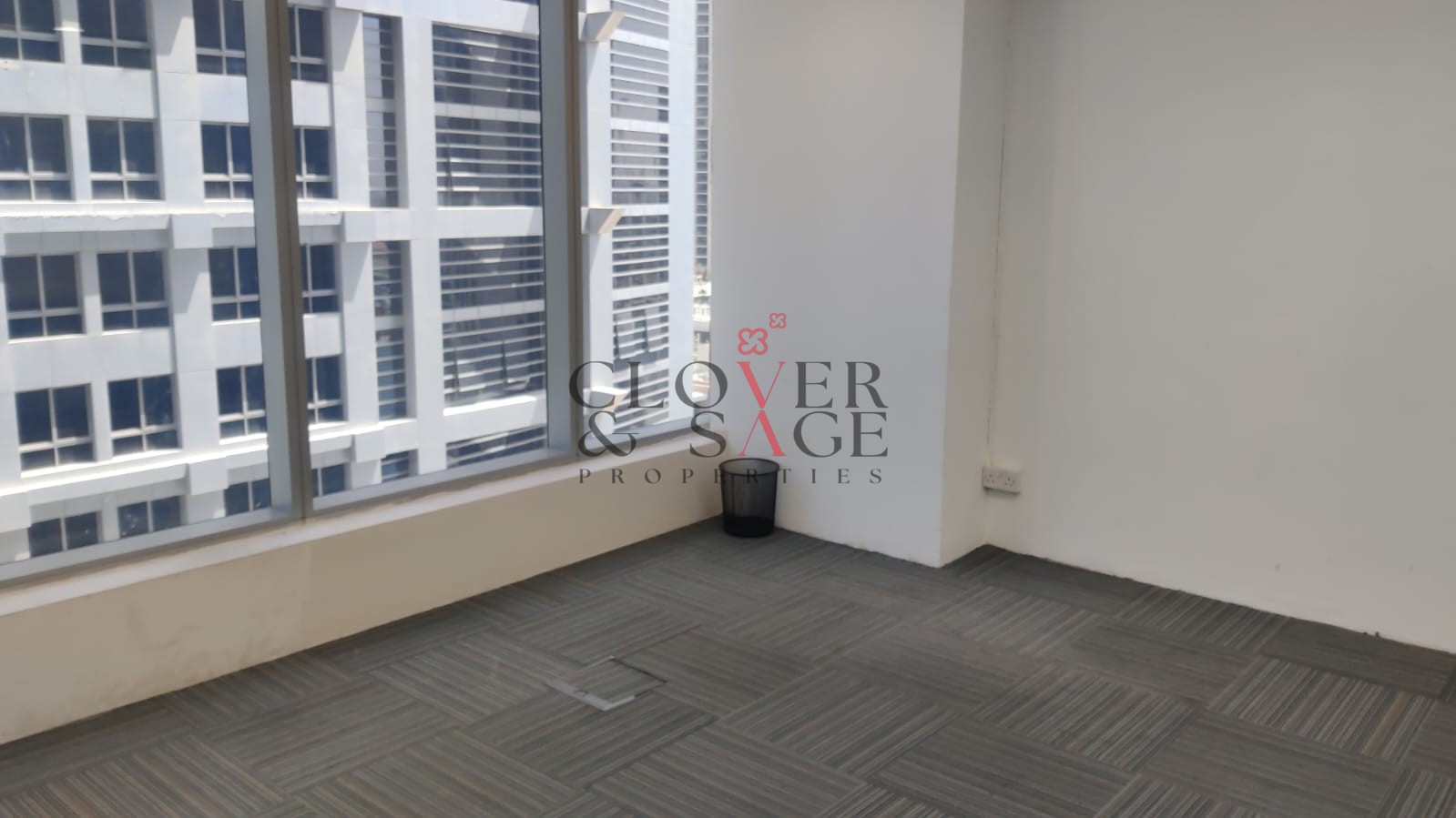 {i.property_images.first.image.alt}}