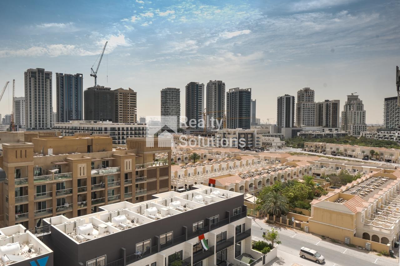 {i.property_images.first.image.alt}}