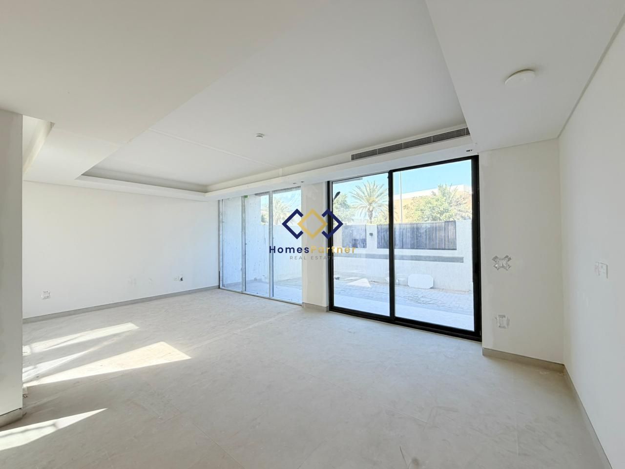 {i.property_images.first.image.alt}}