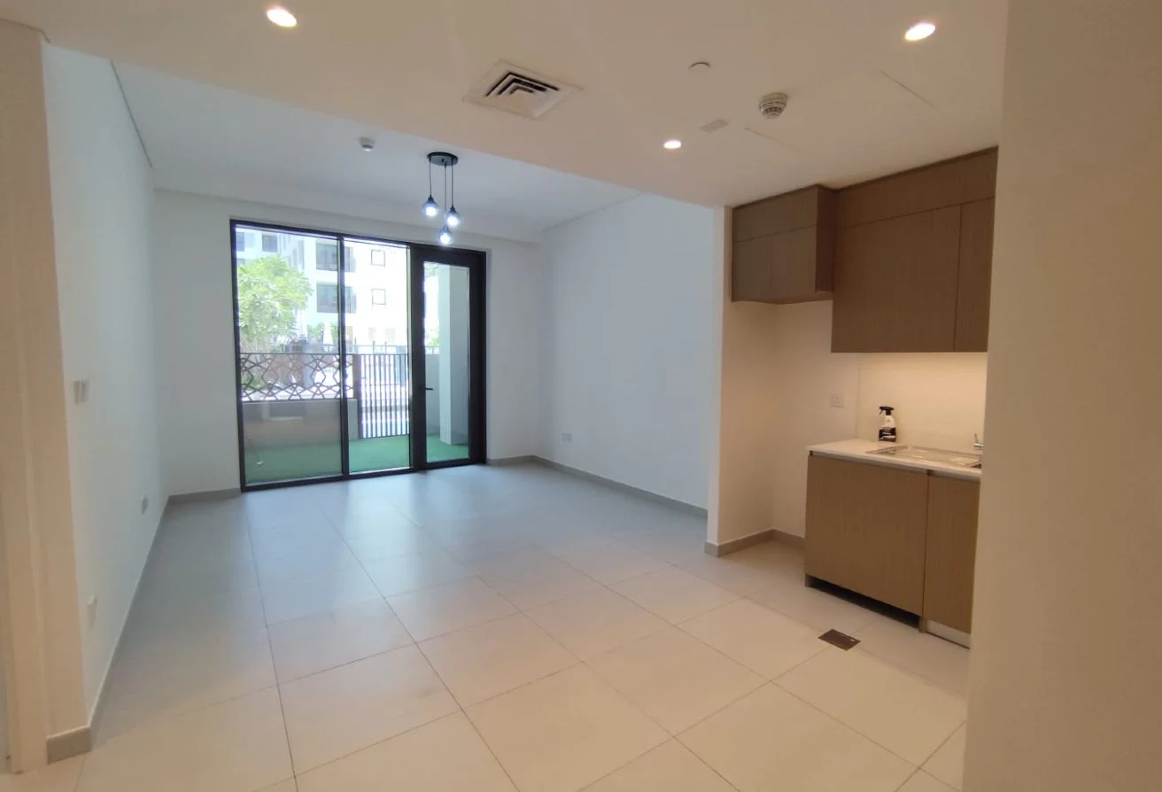 {i.property_images.first.image.alt}}