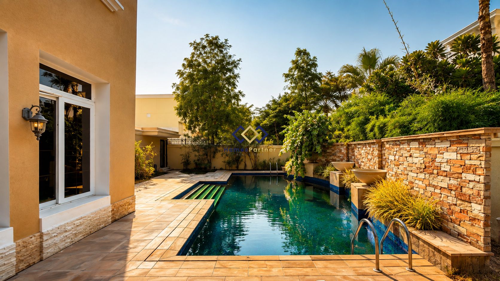 {i.property_images.first.image.alt}}