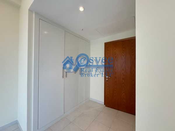 {i.property_images.first.image.alt}}